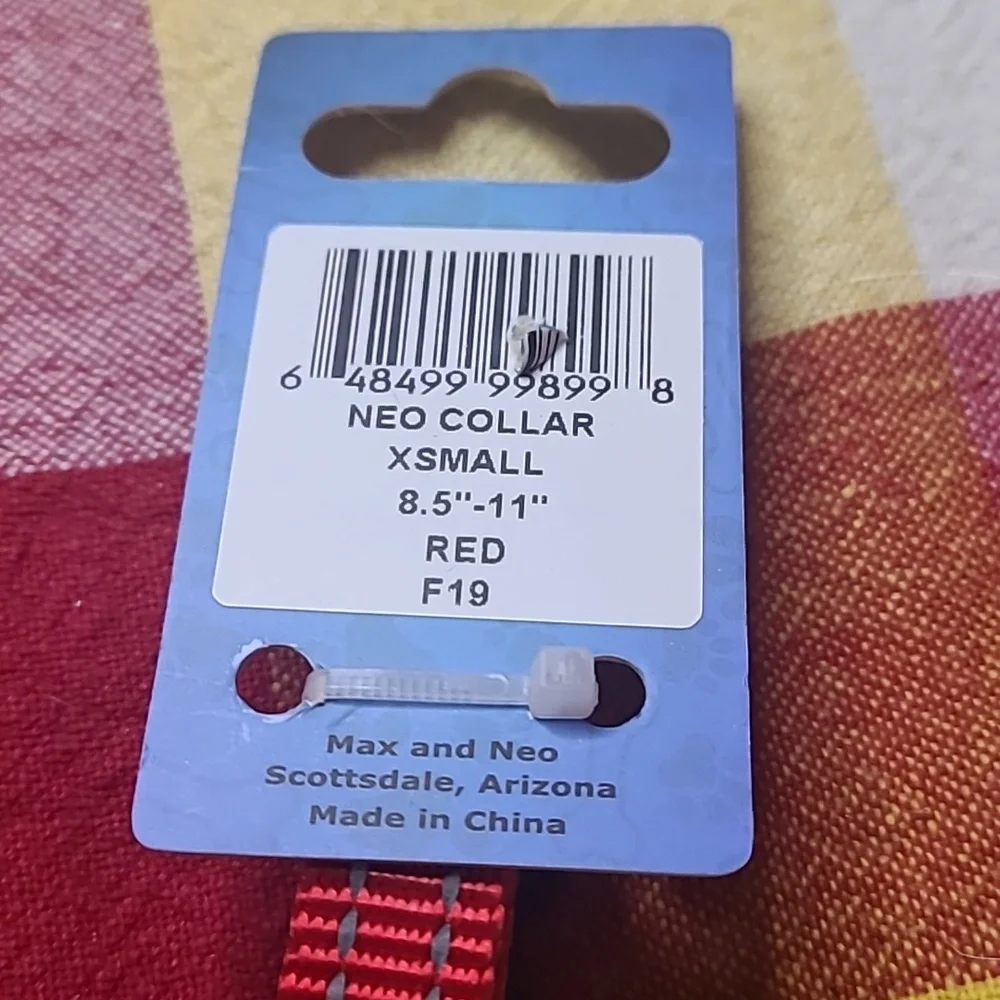New dog collar xsmall red max & neo brand
